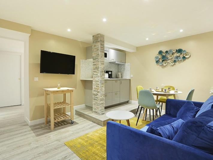 Rent A Room - Apartment St Honore Paris Room photo